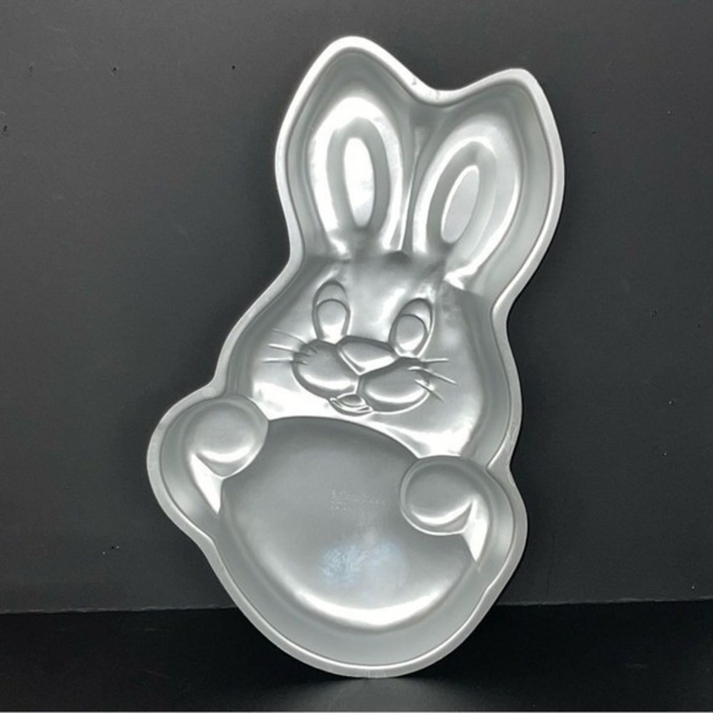 Wilton Cake Pan Bunny with Egg Silver Aluminum 1979 Easter 502-1913